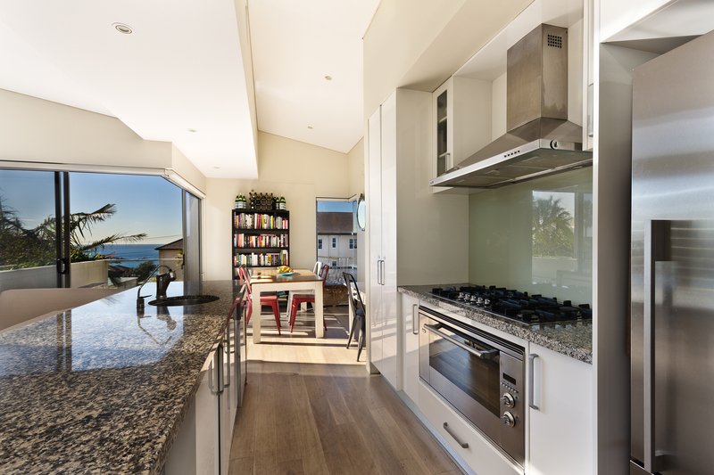 area de cocina moderna con estufa electrica